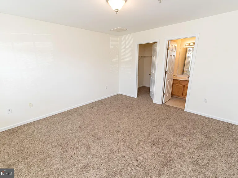 202 Carsons Ct — Photo 18