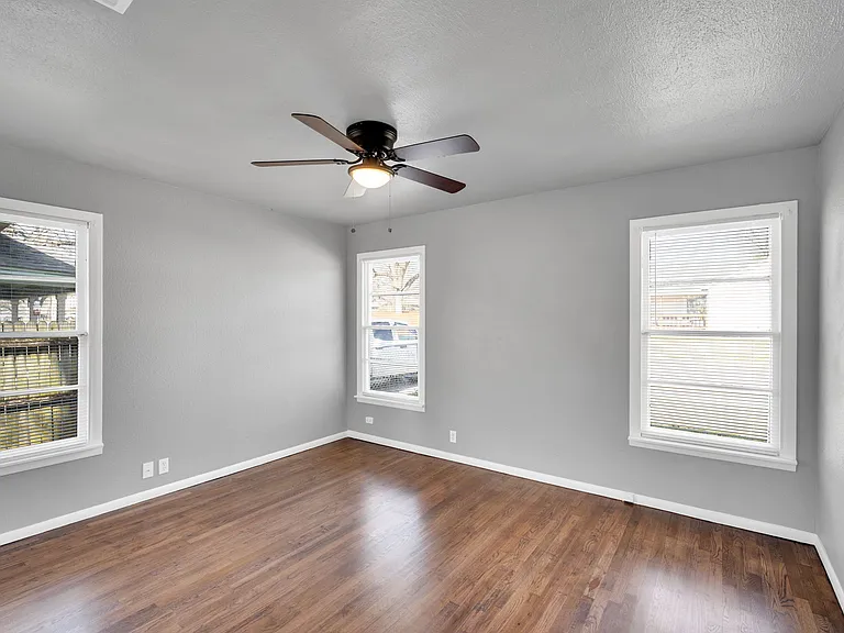413 Shaw St — Photo 13