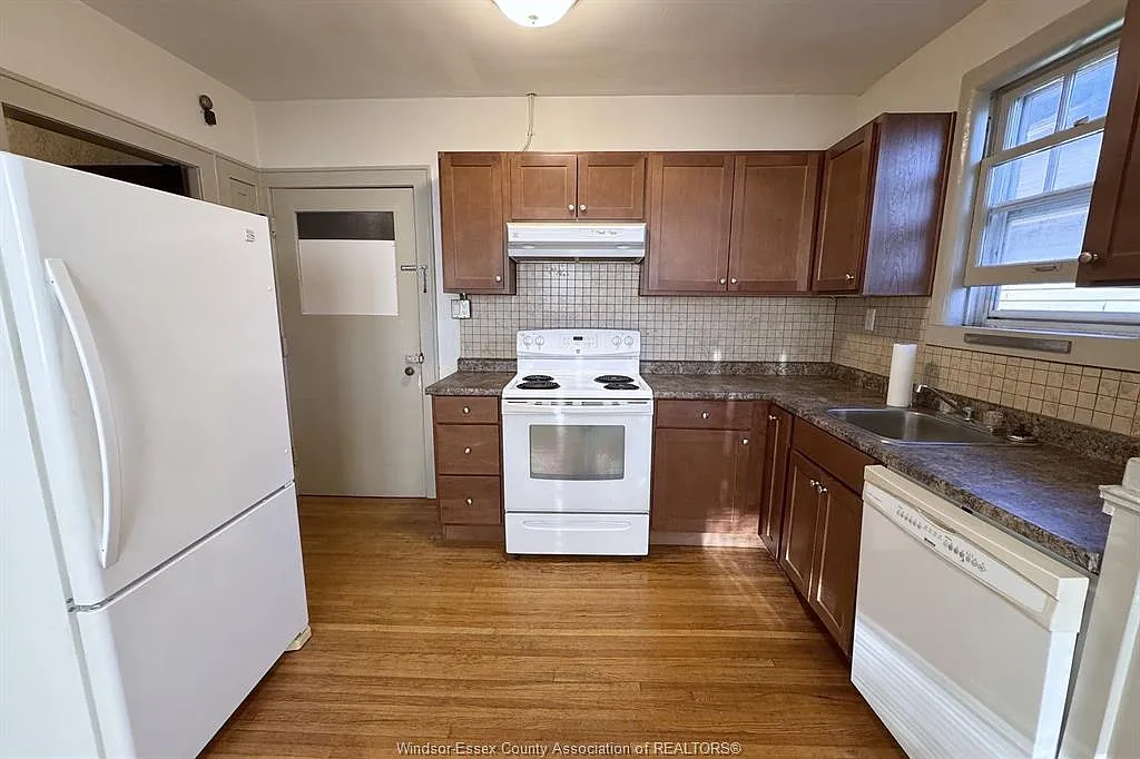 2 bed, $1,600 — Photo 4