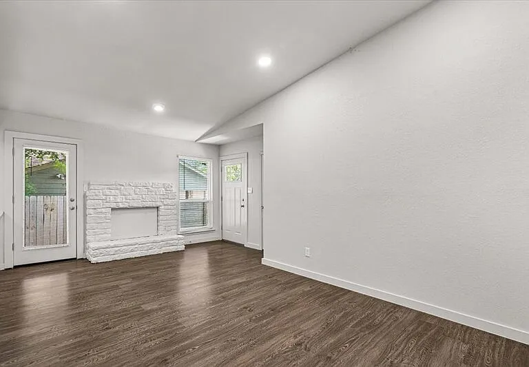 826 King Albert St #B — Photo 11