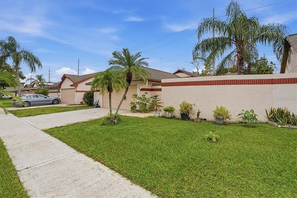 3 bed, 2.0 bath, 1795 sqft, $2,750 — Photo 2