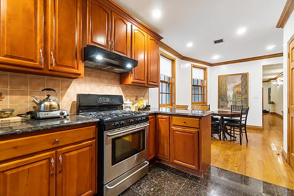 Rented by Avi Nash Associates | media 21