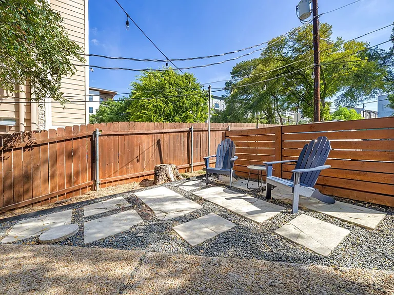 2410 Longview St — Photo 12