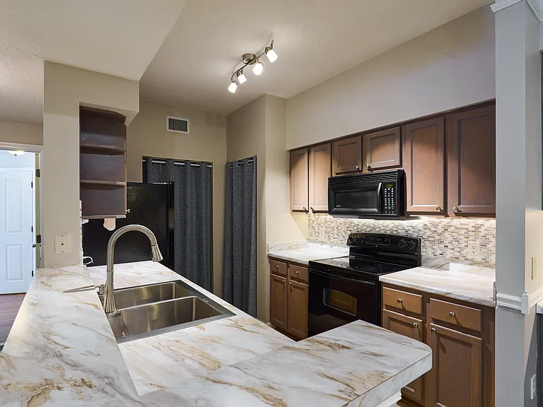 6101 Myrtlewood Cir W — Photo 3