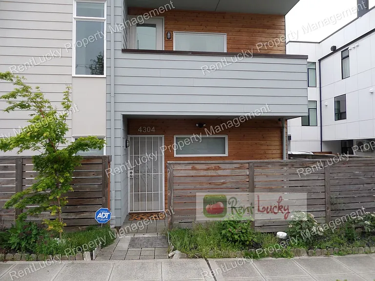 4304 Evanston Ave N — Photo 33