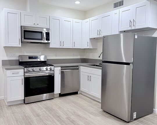 5th image of 1409 N Hobart Blvd #101