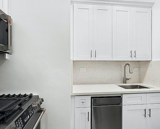 5th image of 165 W 66th St APT 12M