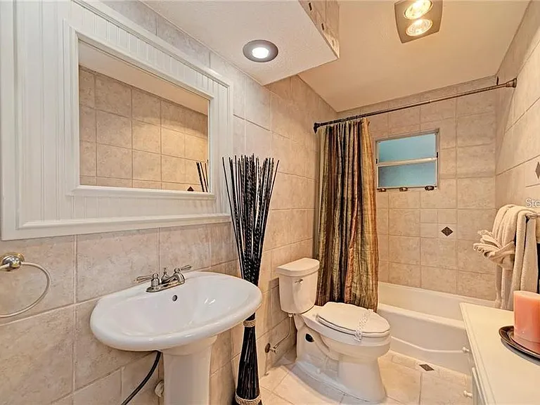 910 Caples St — Photo 21