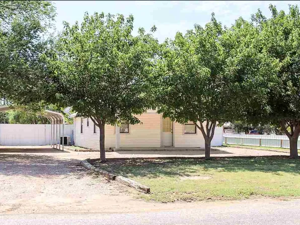 305 NW 2nd St, Seminole, TX 79360