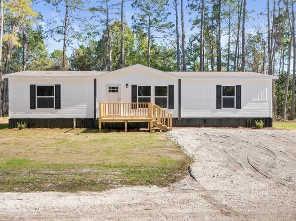 1048 Austin Pl SE, Darien, GA 31305