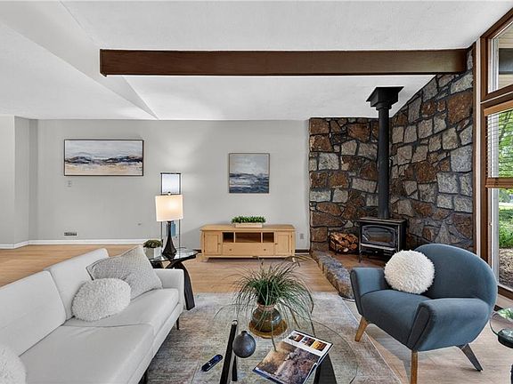 5th image of 2678 Hummingbird Dr