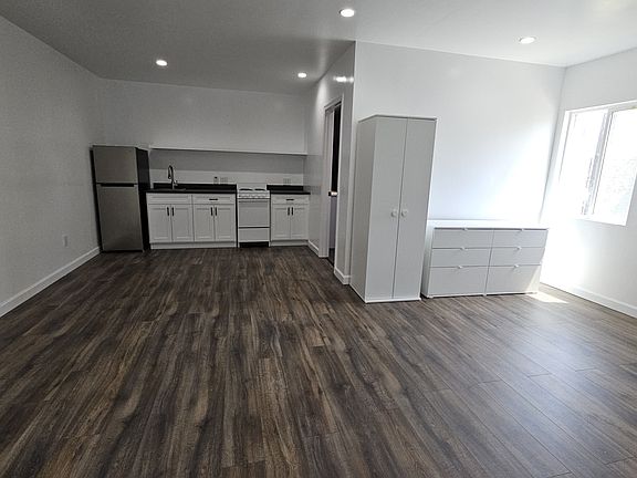 5th image of 172 N Alta Vista Blvd #1
