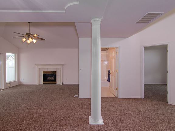 2nd image of 626 N Willow Crst