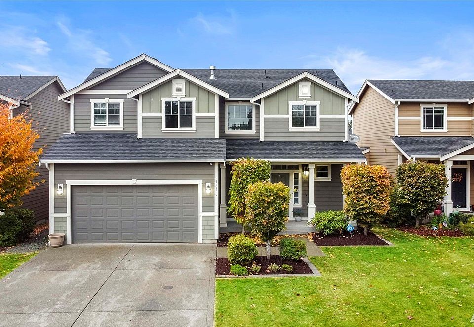 4 Bedroom, 2/5 Bath home in a convenient Puyallup location.