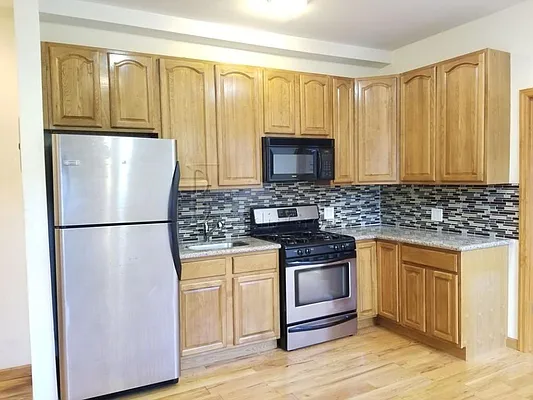 Rented by Bouklis Group | media 20