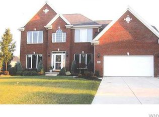4680 Brentwood Dr, Williamsville, NY 14221