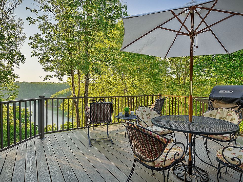 22nd image of 415 Summer Breeze Dr