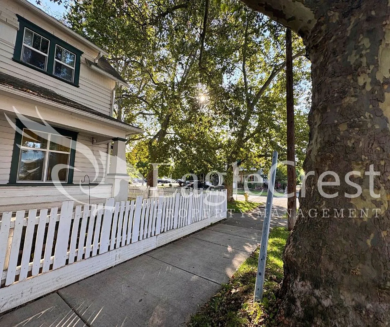 Downtown Walla Walla 4 Bedroom Farmhouse With Modern Comforts $200.00 Off 2nd Months Rent — Photo 3