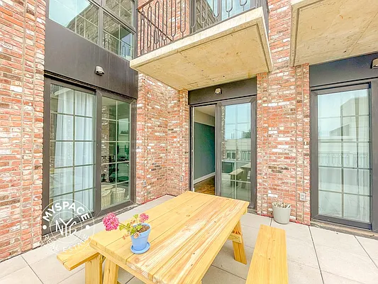 Rented by MySpaceNYC | media 27