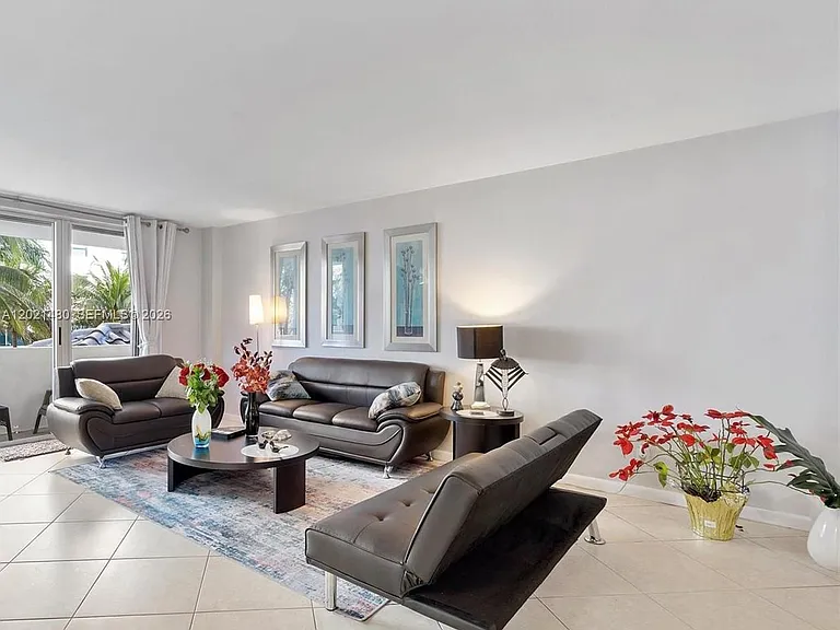 9195 Collins Ave #309 — Photo 3