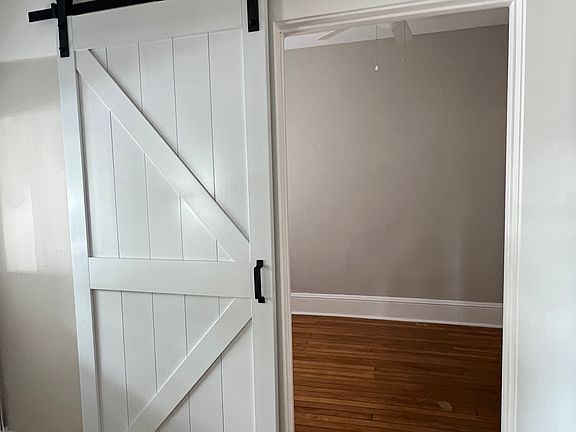 2nd image of 1008 Kenilworth Ave APT 1