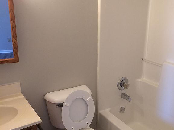 3rd image of 718 Marietha Dr #104