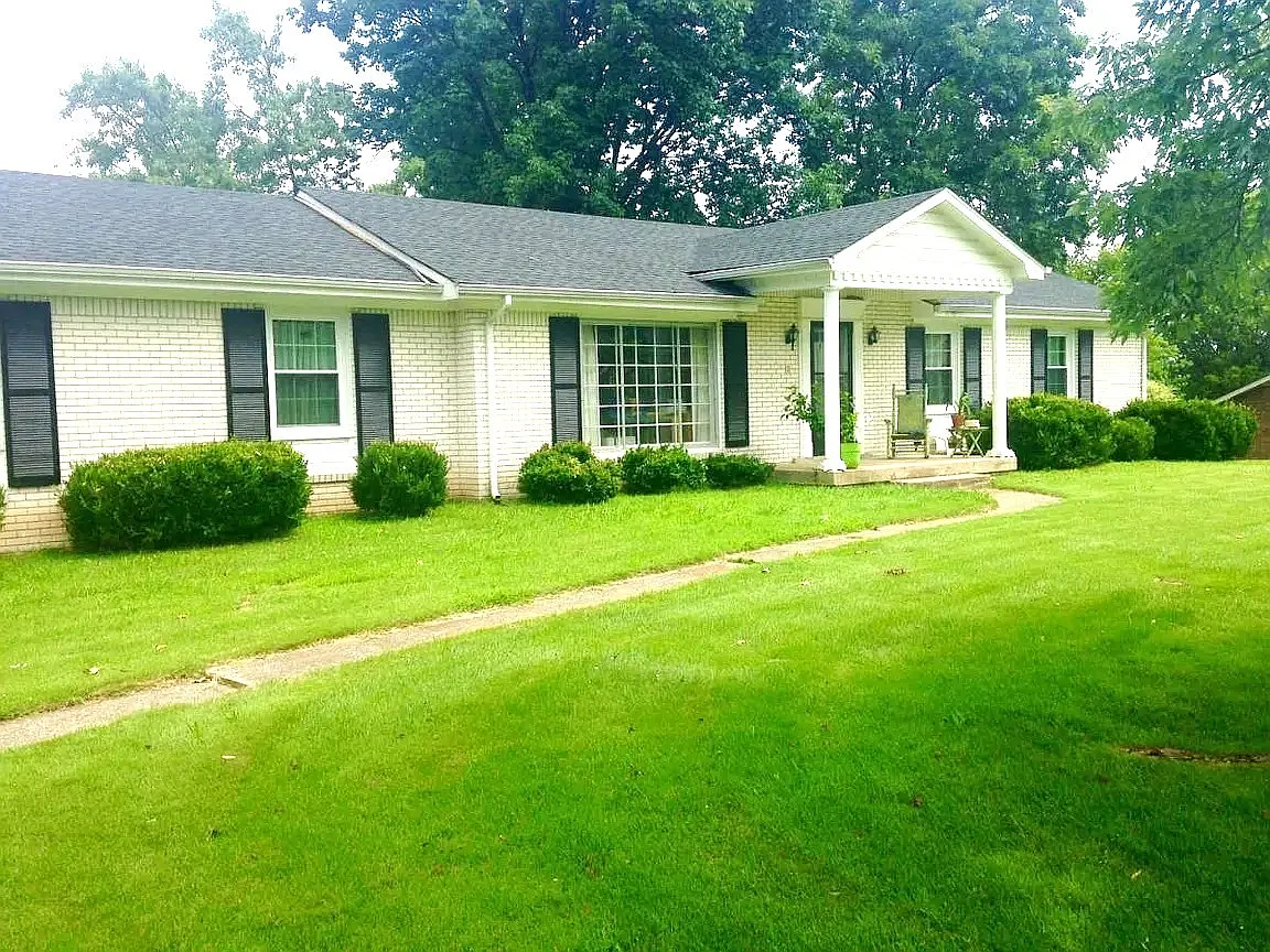 5 bed, 2.0 bath, 2838 sqft, $3,000 — Photo 2