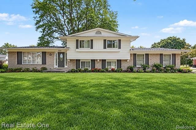 6639 Tamerlane Dr, West Bloomfield, MI 48322