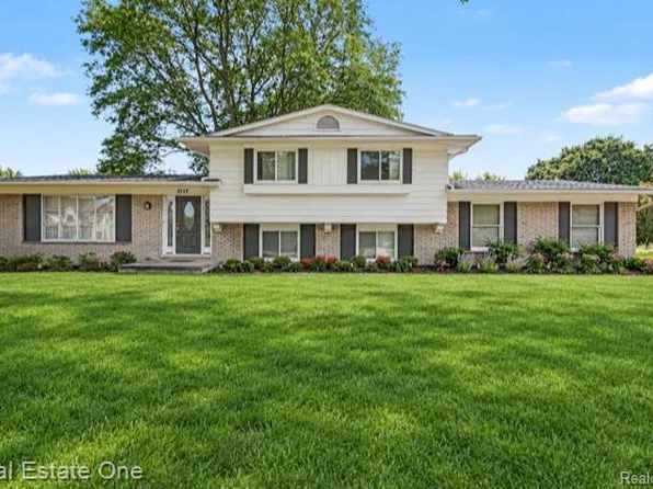 6639 Tamerlane Dr, West Bloomfield, MI 48322