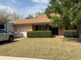 546 Blueberry Ln, Grand Prairie, TX 75052
