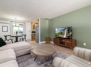 6904 S Valley Heights Dr, Boise, ID 83709