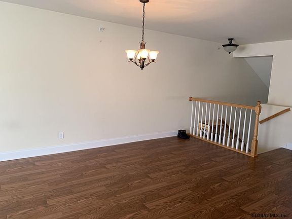 2nd image of 4 Ariana Ct