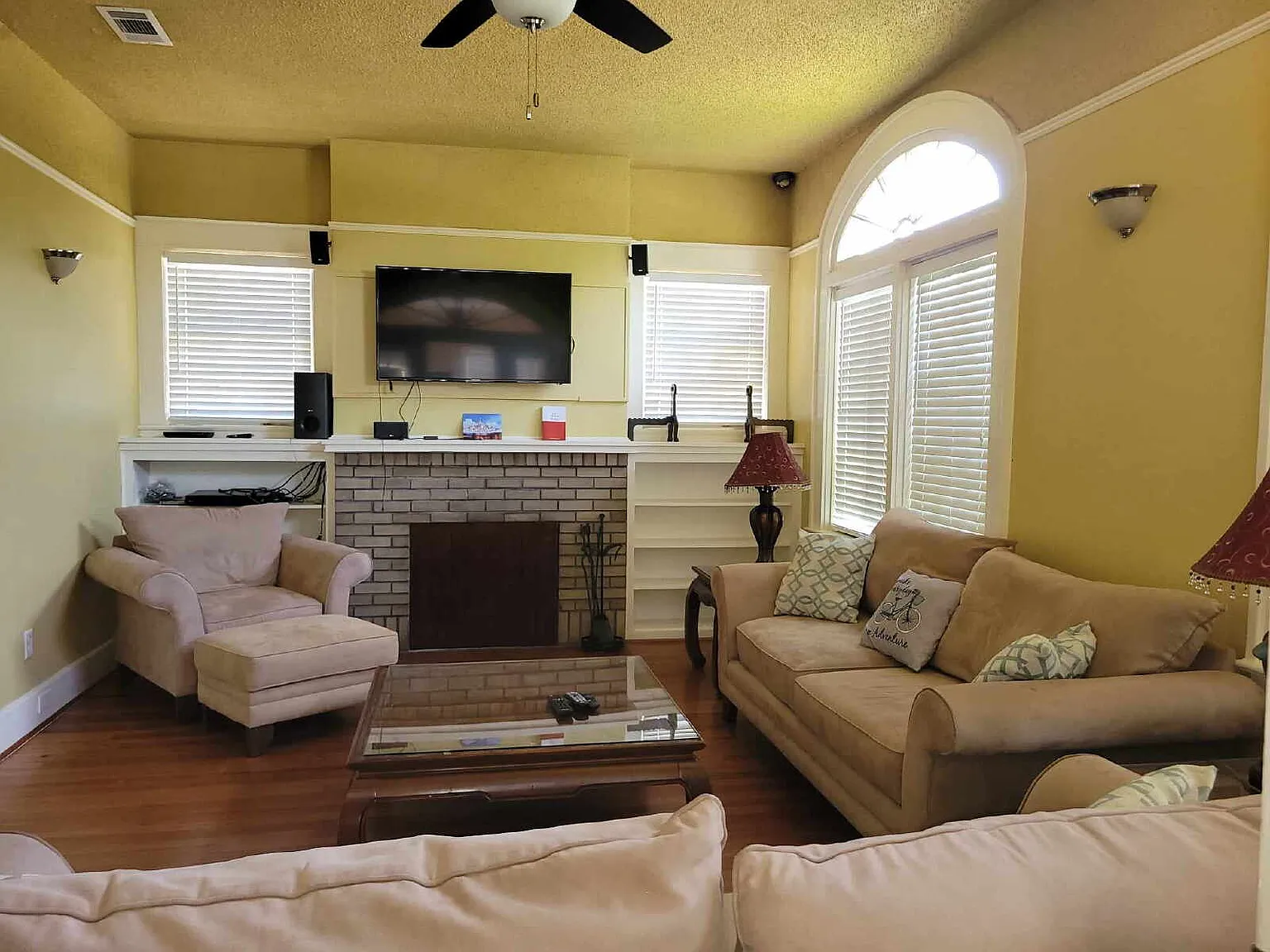 2 bed, 1.0 bath, $2,400 — Photo 2