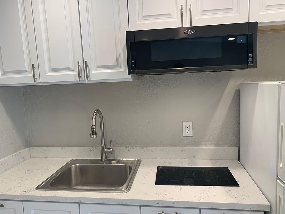 1st image of 2575 Crystal Dr #1