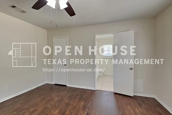 2631 Sherwood Hollow Ln — Photo 9