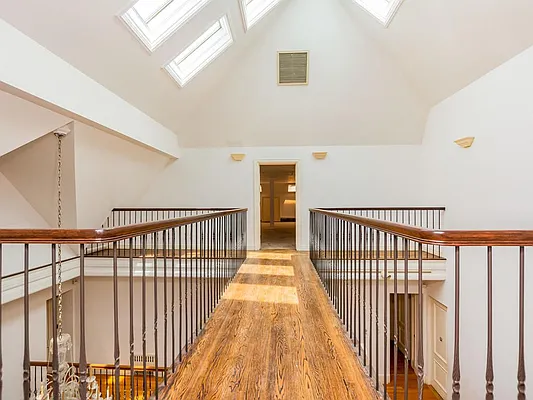 Sold by Re/Max In The City | media 7