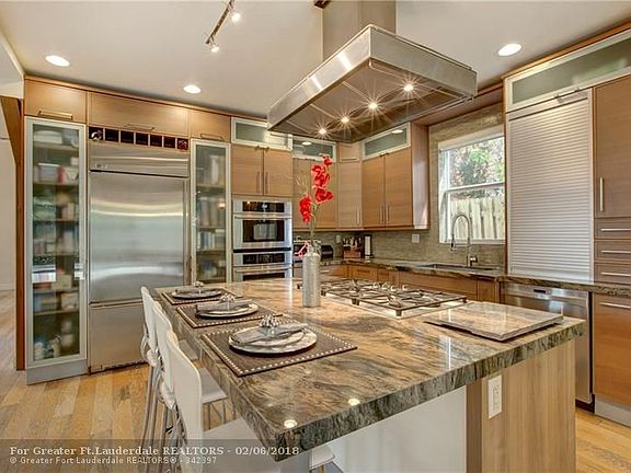 4th image of 716 SE 8th St