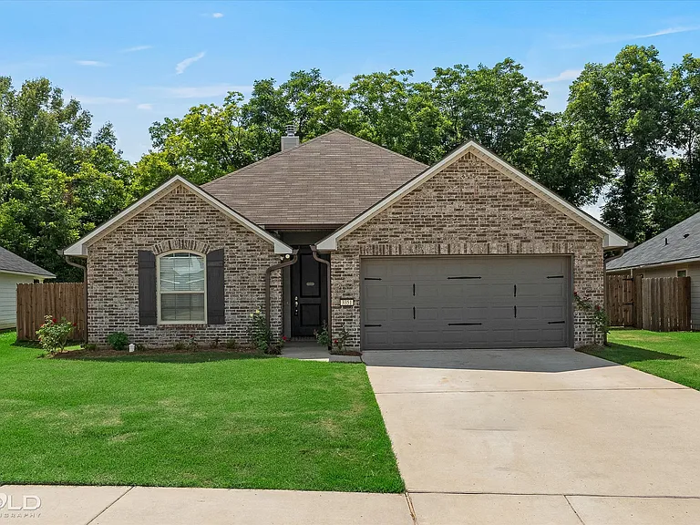 3351 Grand Lake Dr — Photo 2