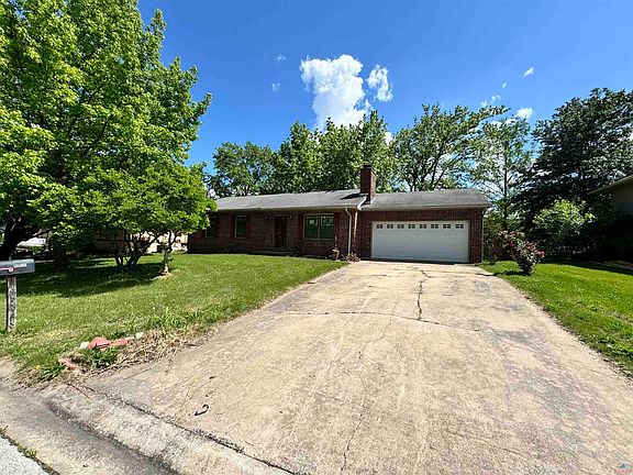 1704 Strawberry Ln, Clinton, MO 64735 | Zillow