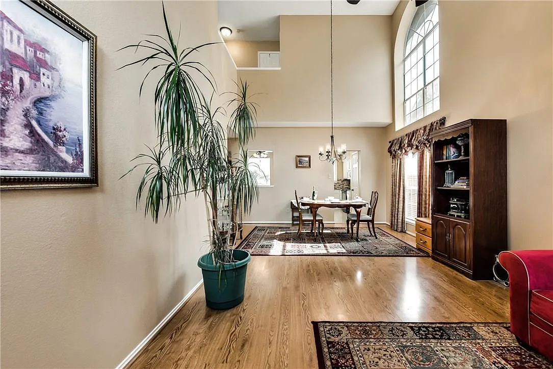 4 bed, 2068 sqft, $2,450 — Photo 3
