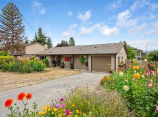 7703 Wallace Dr, Central Saanich, BC V8M 1N5