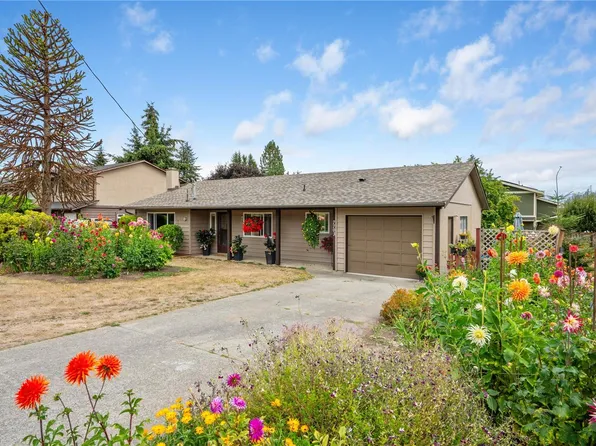 7703 Wallace Dr, Central Saanich, BC V8M 1N5