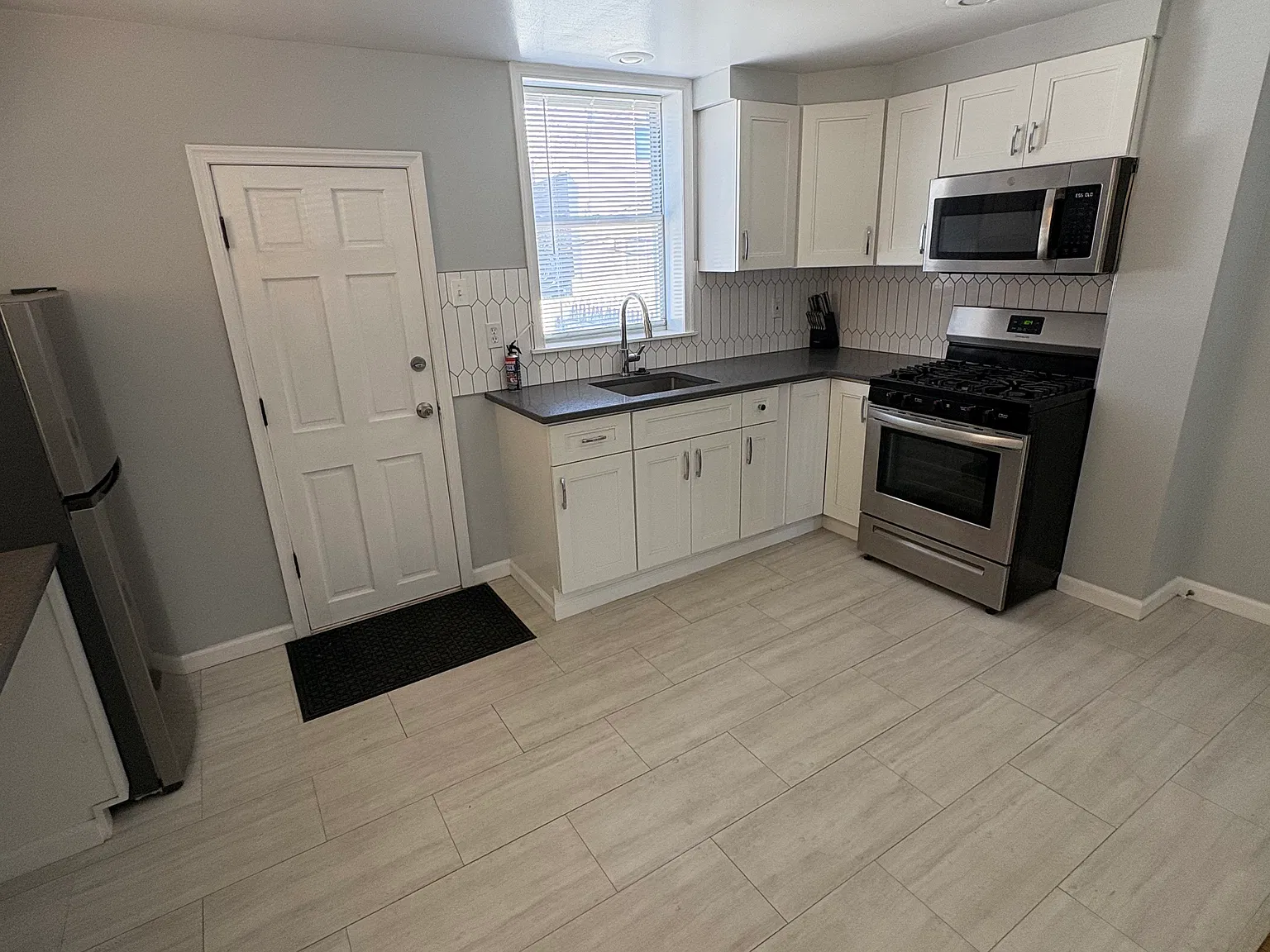 2 bed, 900 sqft, $1,850 — Photo 3