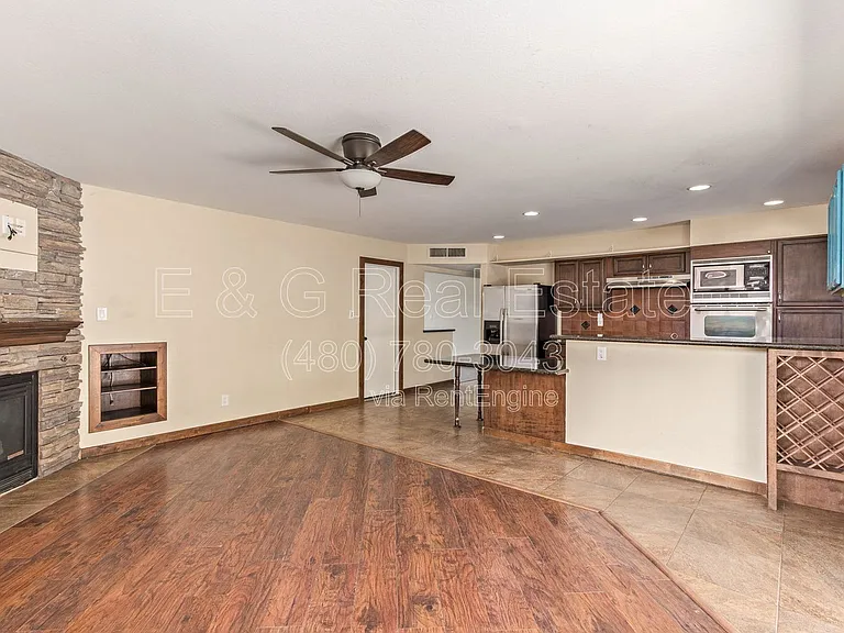 319 E Riviera Dr — Photo 10