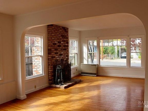 4th image of 305 Scott Street