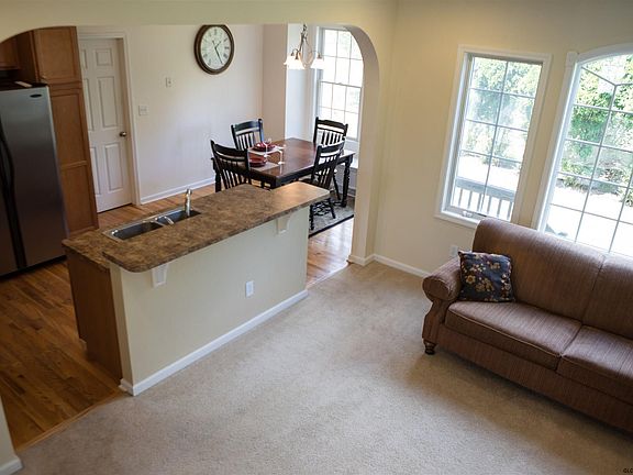 5th image of 10 Hilltop Dr