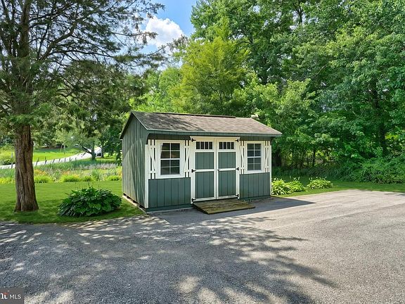 4th image of 496 Lakeside Dr