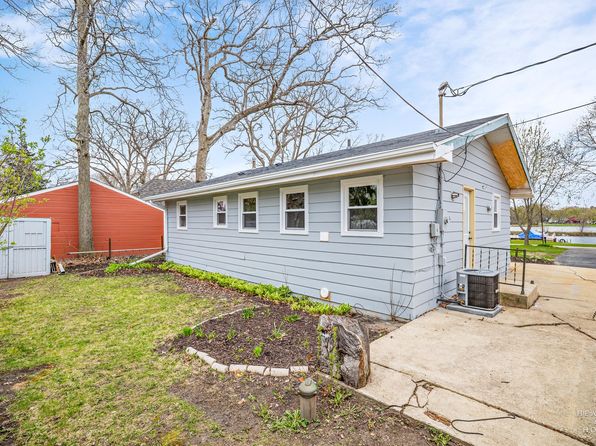 912 Laguna Dr, McHenry, IL 60051