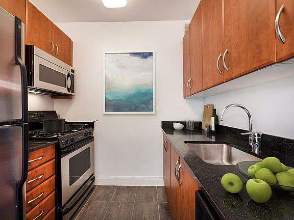 4th image of 222 E 34th St APT 1217