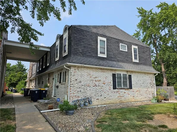 6920 NW Chapel Woods Ln, Kansas City, MO 64152